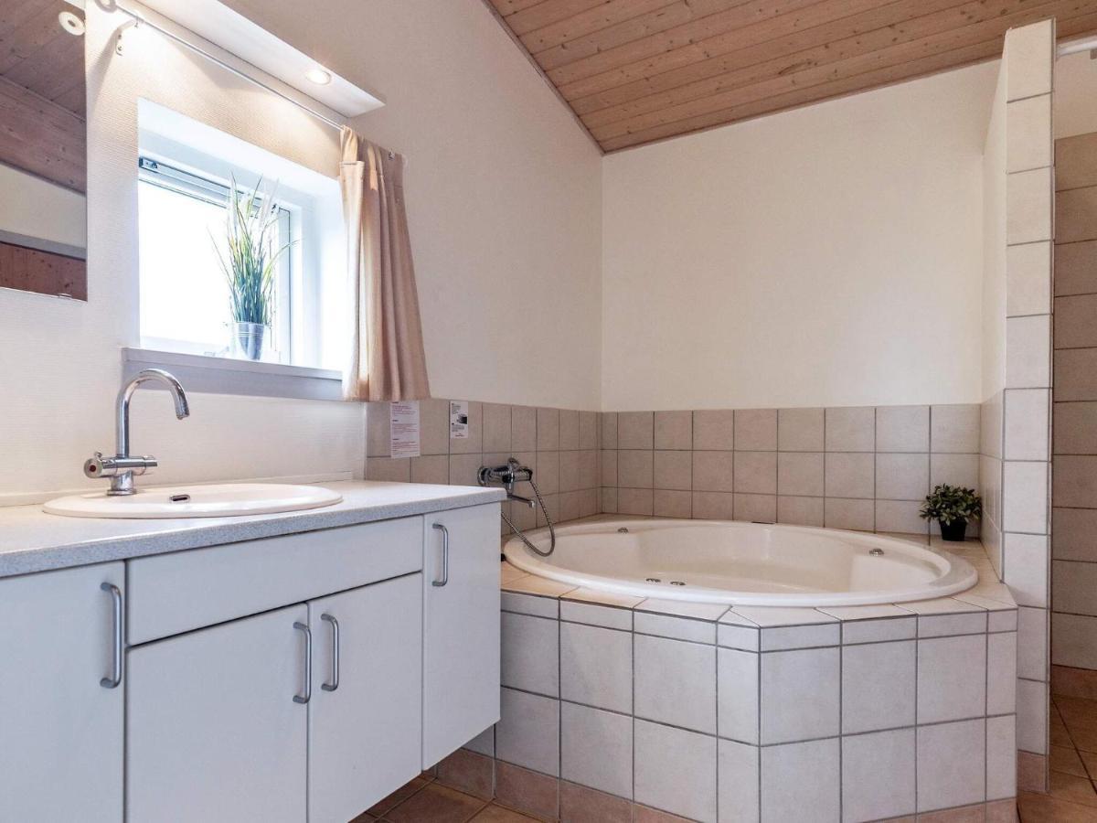 8 Person Holiday Home In Fåborg Kültér fotó